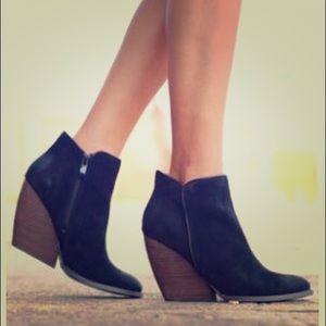 Wedge ankle bootie